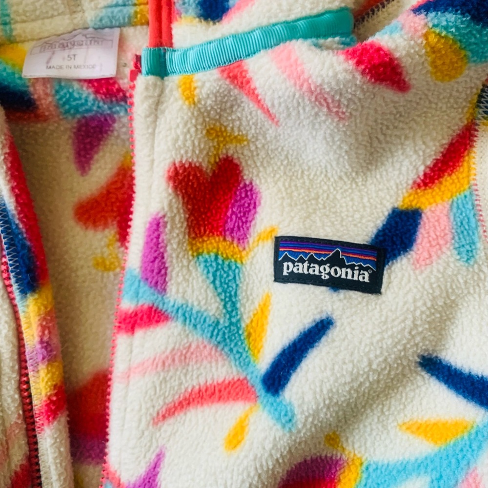 Girls 5T Patagonia zip up hooded fleece